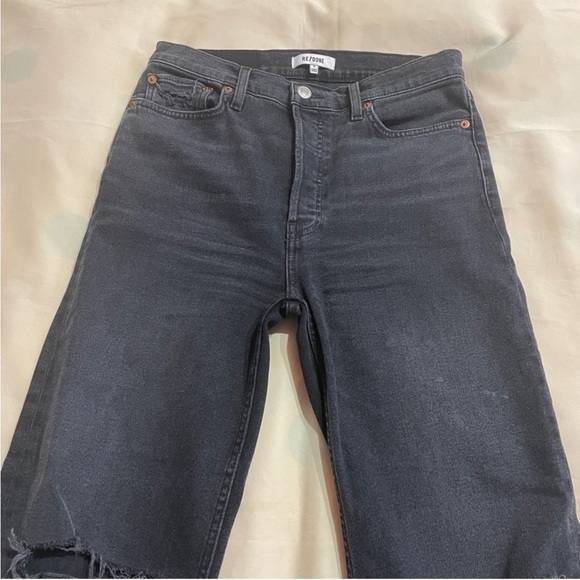 Re/Done- Original High Rise Loose In Washed Black With Rips And Raw Hem 29 - Picture 6 of 9